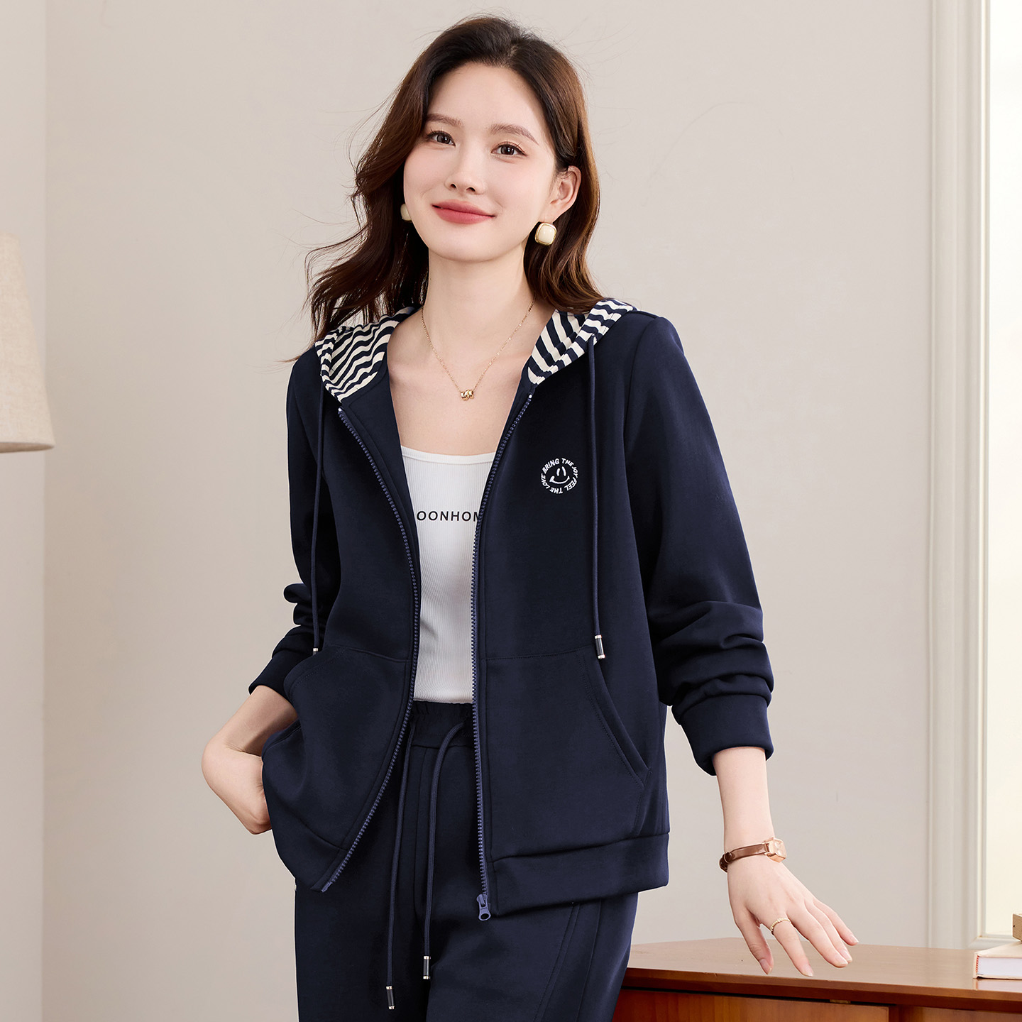 宽松连帽加绒加厚外套女士卫衣