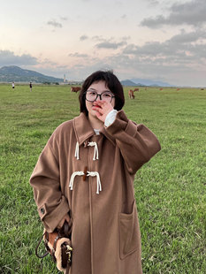 老章和小胖大码 呢外套 卡其色呢大衣女冬季 胖mm宽松显瘦甜美中长款