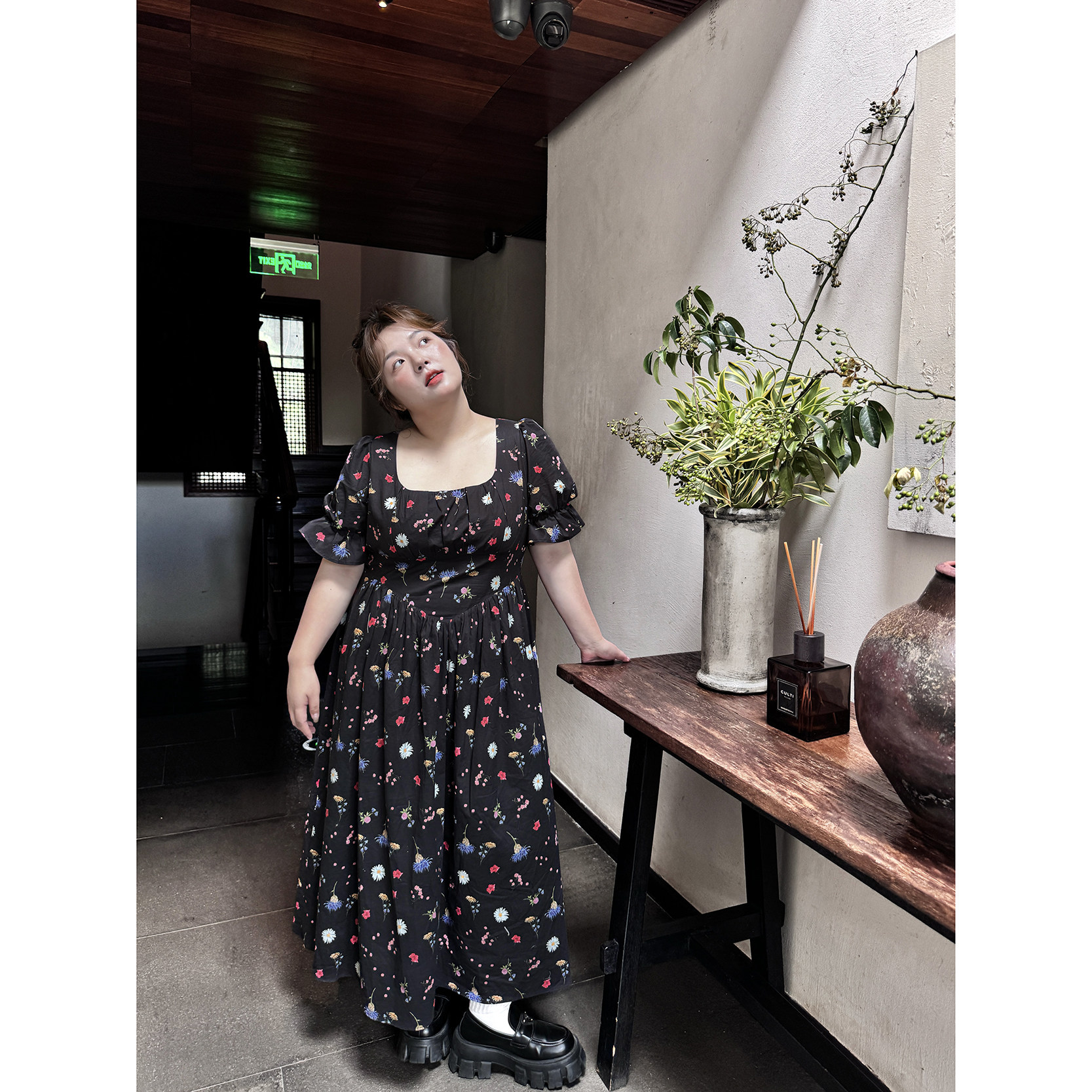 老章和小胖PONGKIKI暮色繁花法式方领连衣裙大码夏季显瘦百搭长裙 - 实物图
