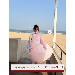 老章和小胖PONGKIKI重工粉甜连衣裙女夏微胖大码娃娃领收腰裙子