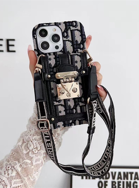 适用iPhone15/14promax手机壳轻奢17pro小众苹果12女款13挂绳布艺斜跨16plus保护套防摔