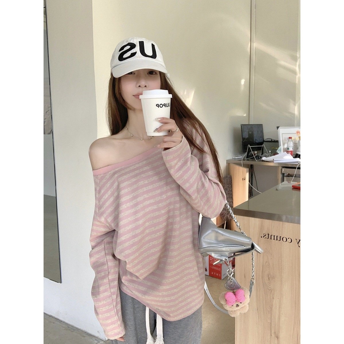 甜辣妹风条纹斜肩长袖T恤女装2025秋季新款宽松显瘦露肩学生上衣