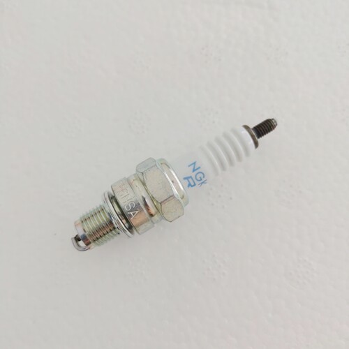 适用轻骑铃木踏板车瑞梦火花塞QS125T-4/5A火花塞睿彩125T-4B火嘴