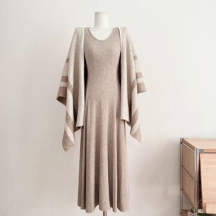 有洧羊毛针织斗篷披肩女外搭配裙子2025新款围巾加连衣裙