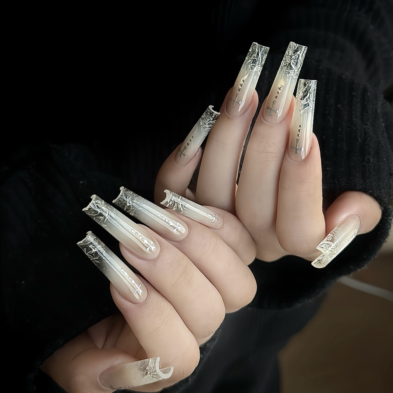 ElsaNail纯手工美甲穿戴甲欧美清冷高级感克手绘罗心琉璃美甲贴片