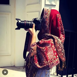 新疆沙漠风围巾2025新款大西北旅游穿搭拍照披肩酒红色纱巾外搭