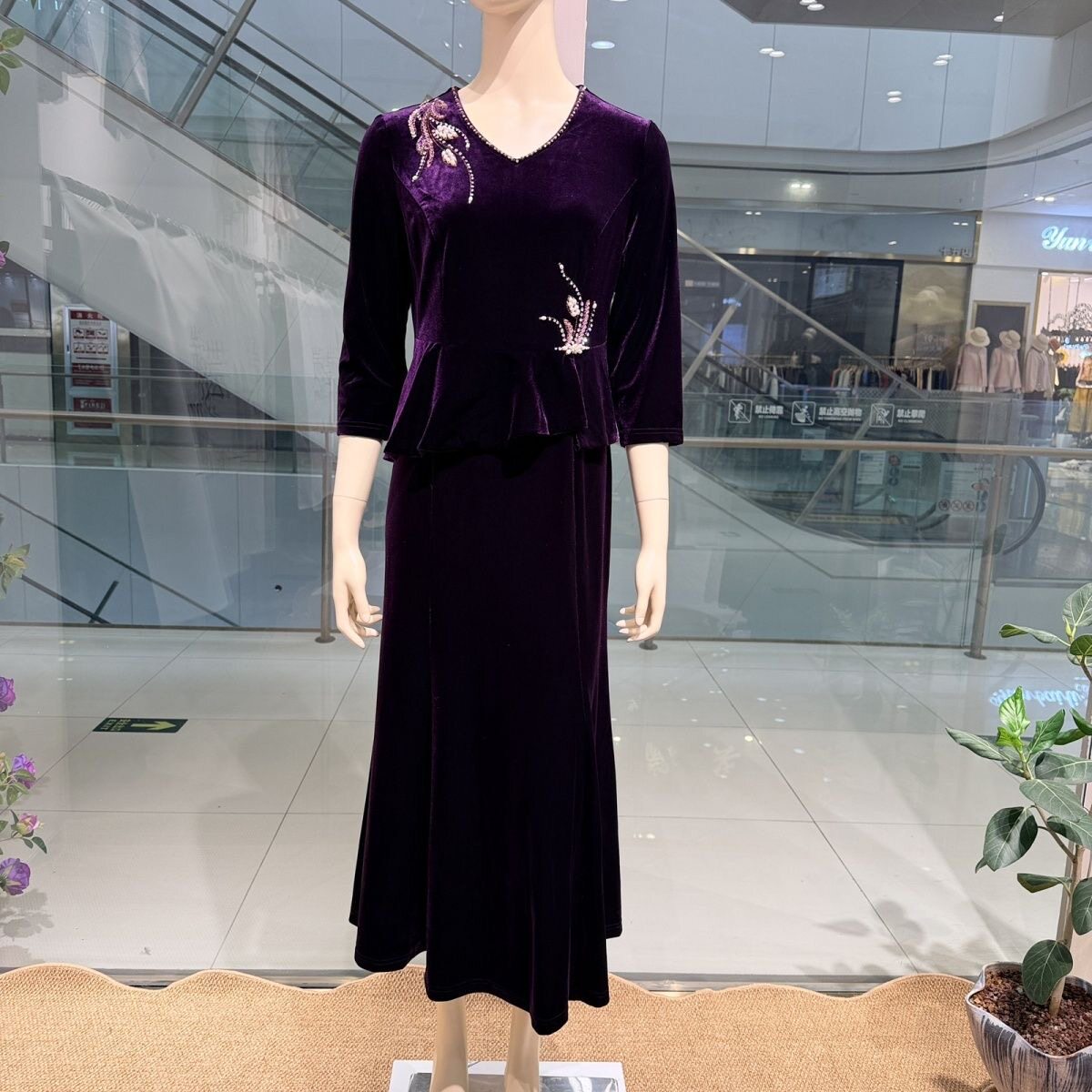 婆婆婚宴气质连衣裙洋气高端礼服年轻高贵旗袍高档新款妈妈婚礼