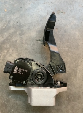 汕德卡电子油门踏板TX 油门加速踏板C7H 原厂配件 811W25970-6103