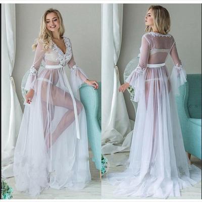 白色性感优雅的小尾开襟