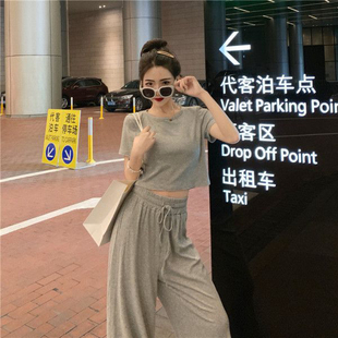 新款时尚纯色修身短款露肚脐短袖T恤女+松紧高腰阔腿裤休闲裤套装