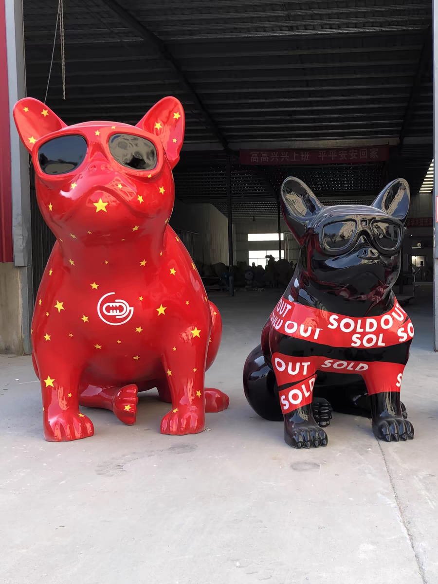 雕塑定制玻璃钢网红打卡商场门口户外迎宾卡通狗法斗空山基大摆件