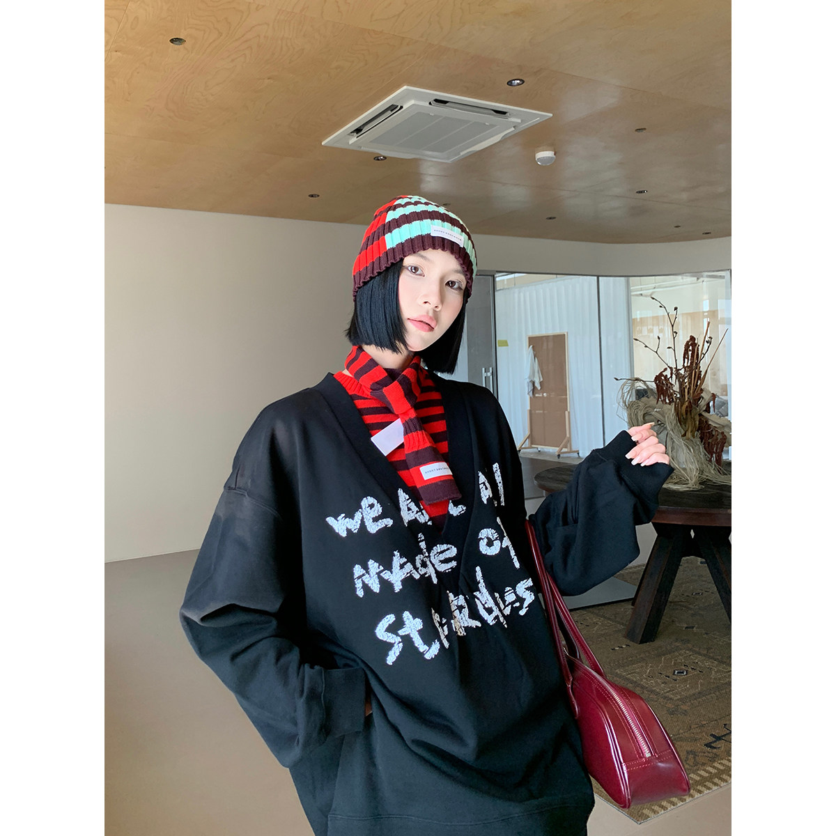 SOLSOL买手店SHORT SENTENCE短句品牌24秋冬双色条纹带孔交叉围巾