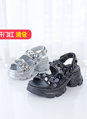 特价II可媚夏款亮片厚底鞋松糕底魔术贴扣带露趾凉鞋KB24303-129