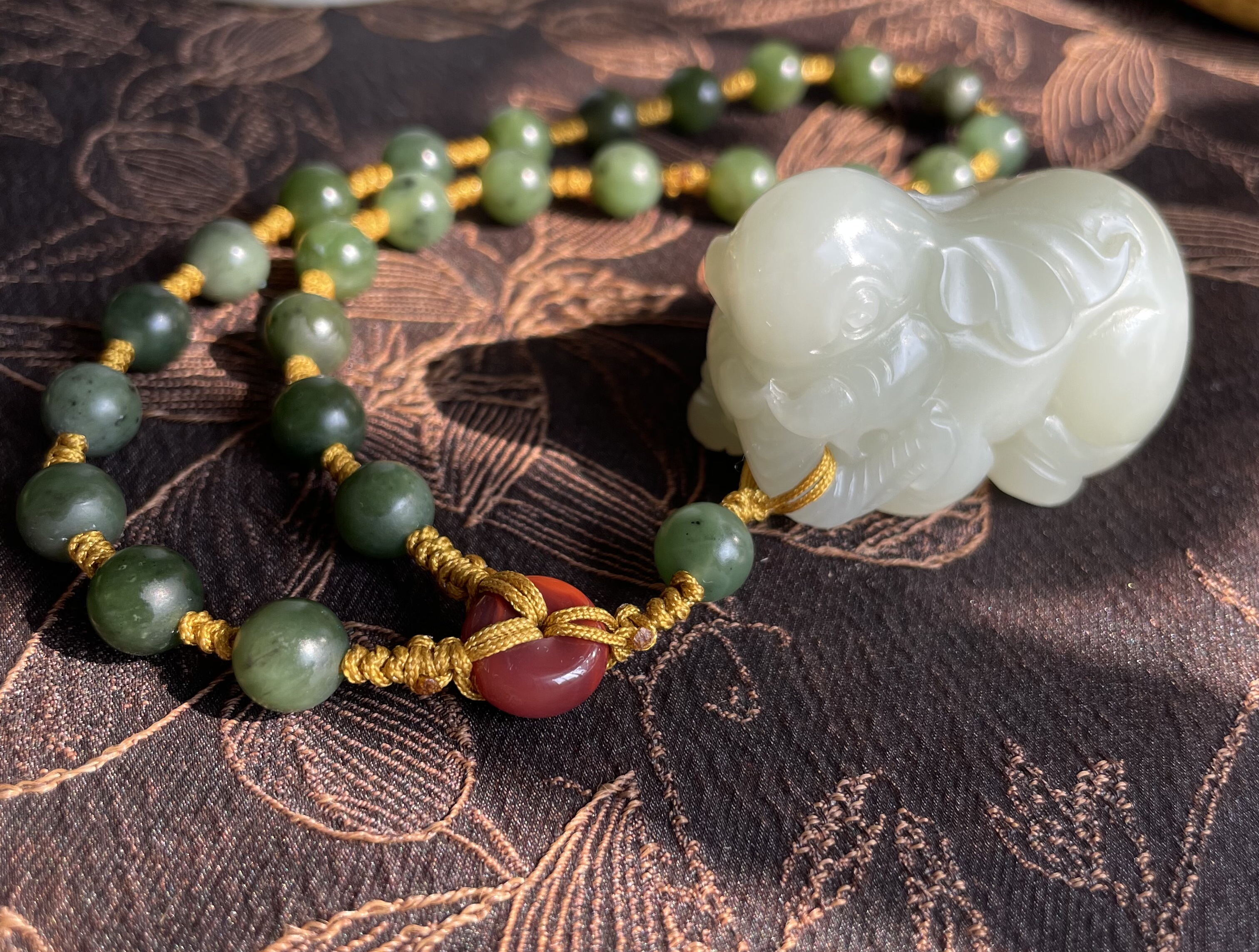 新疆和田玉且末青白细料太平有象手把件