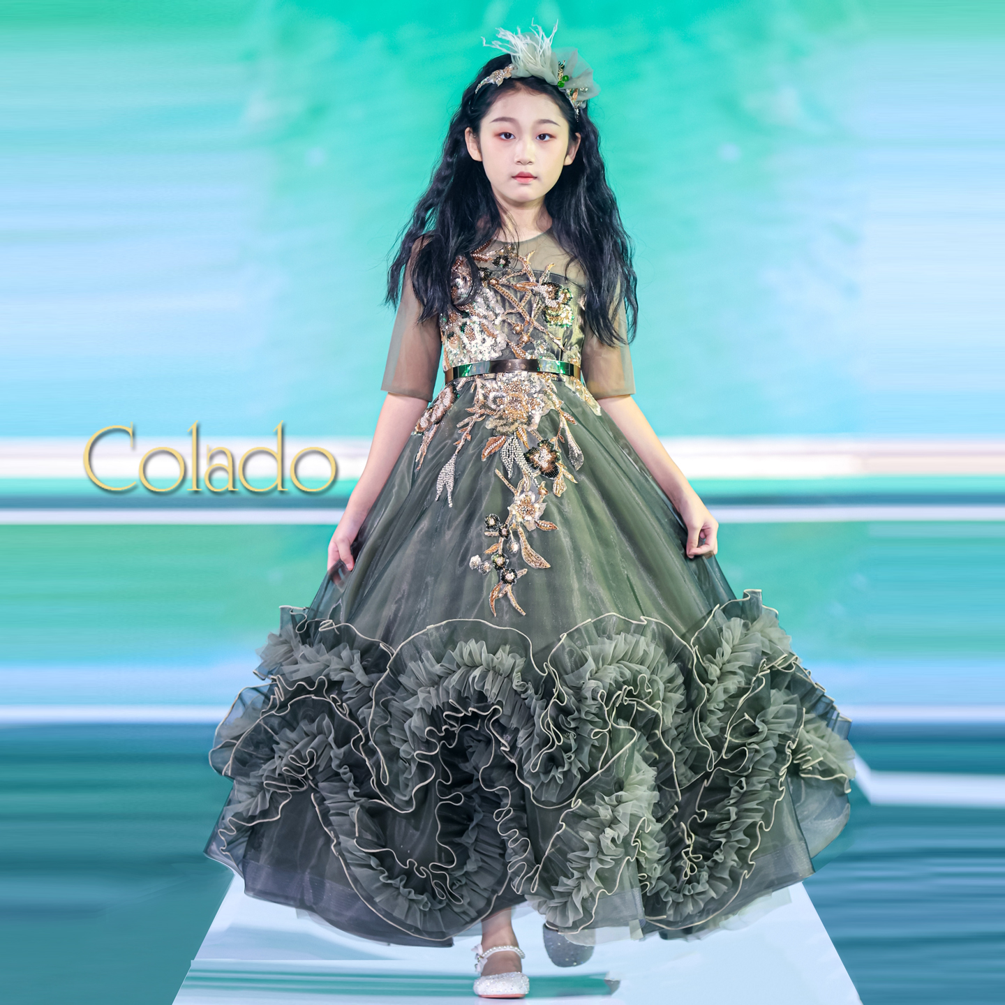 扣诺原创高端森林刺绣表演礼服