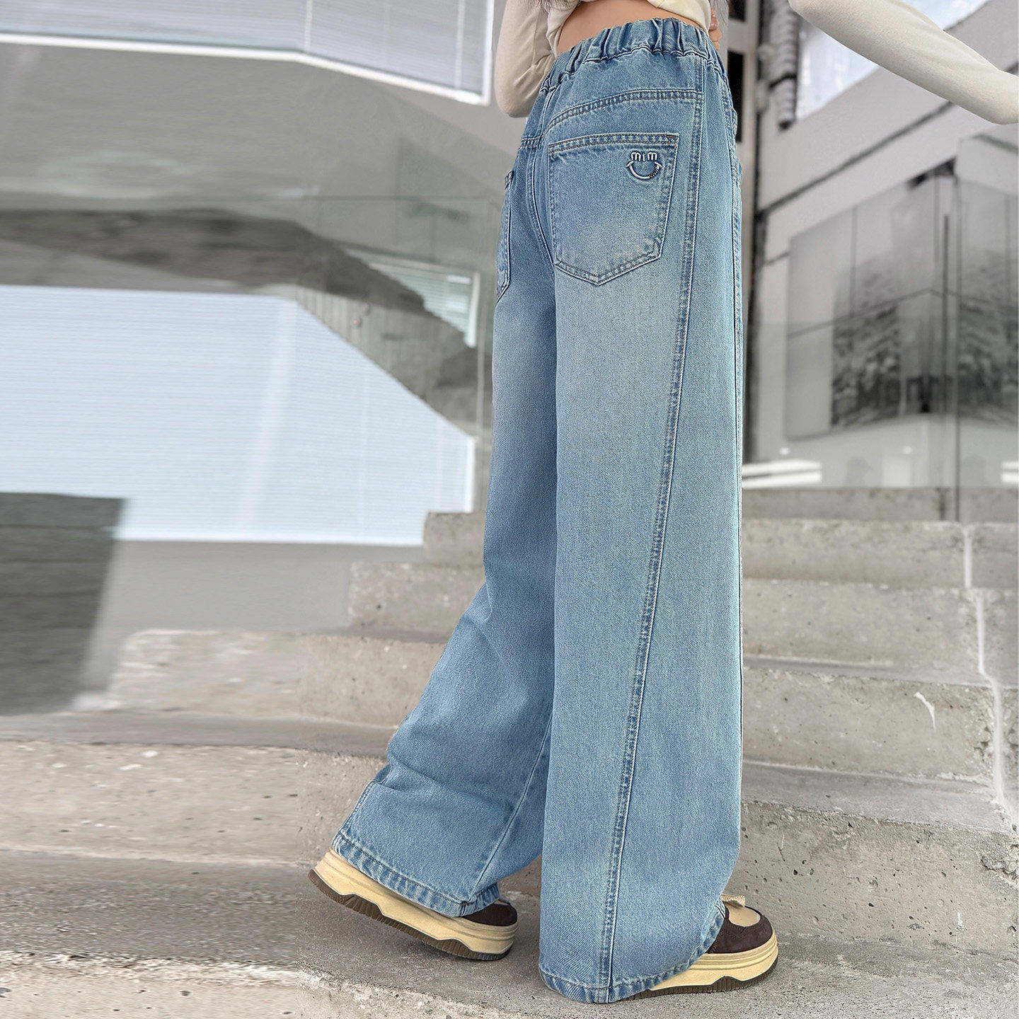 牛仔裤春季初中生浅色蓝色女孩儿裤子加长新款阔腿2026女童童装早