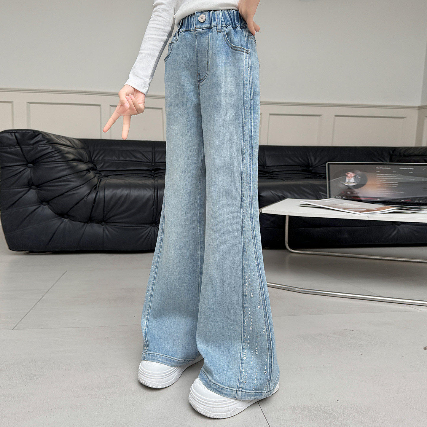 2026女童女孩好看儿童初中生超喇喇叭裤春装牛仔裤大童微裤子新款
