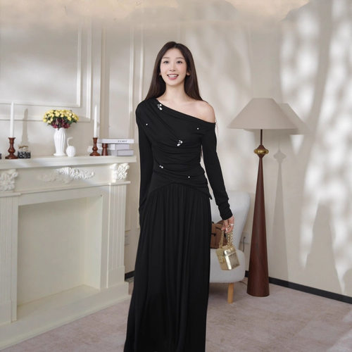 TZ7152法式轻奢重工钉珠连衣裙女秋冬新款气质斜肩设计感长裙子