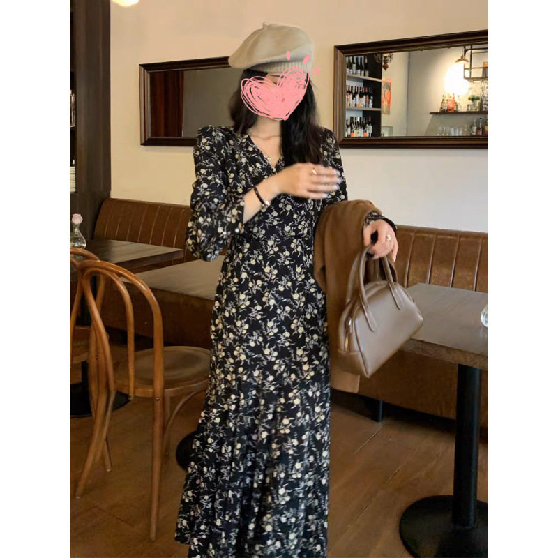 鱼尾领长款碎花连衣裙女 2026春季新款长袖遮垮显瘦打底脚腕裙