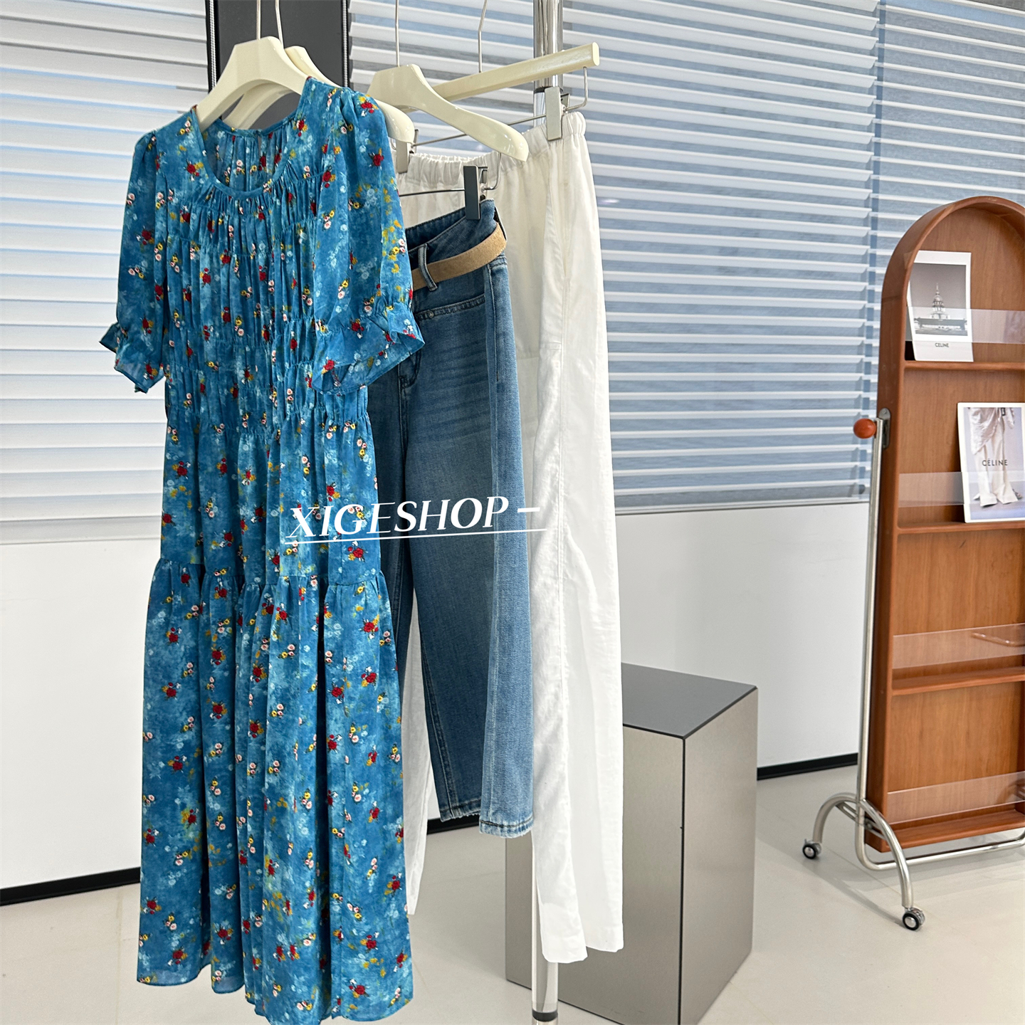 蓝色碎花连衣裙女2025夏新款度假风宽松显瘦泡泡袖雪纺长裙子ins
