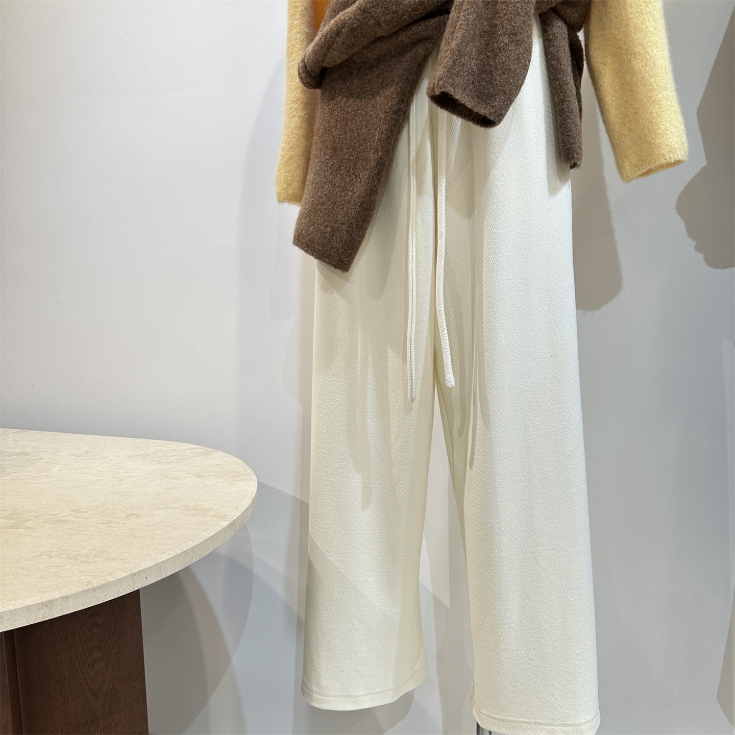 灰色斜纹肌理磨绒阔腿裤女秋冬季加厚百搭慵懒休闲抽绳直筒长裤子