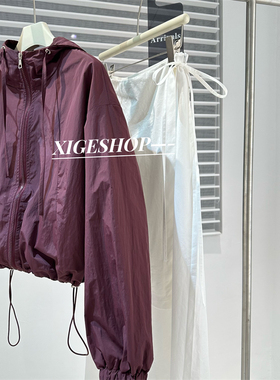酱紫色短款冲锋衣外套女2025秋新款宽松显瘦连帽抽绳休闲防晒上衣