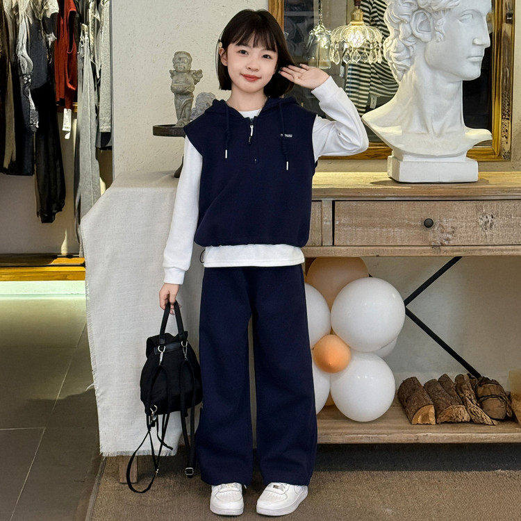 长袖春秋中大童套装搭韩版新款穿2025女童洋气马甲时尚体恤三件套