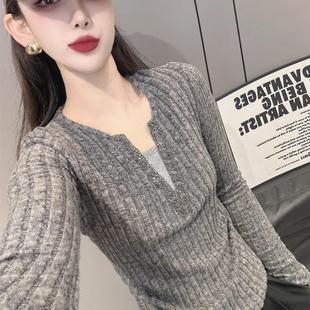假两件上衣 秋冬新款 修身 v领长袖 t恤女收腰褶皱弧形下摆内搭打底衫