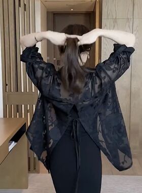 时尚黑色防晒衫女装薄款2026夏季新款气质显瘦衬衫设计感百搭外披