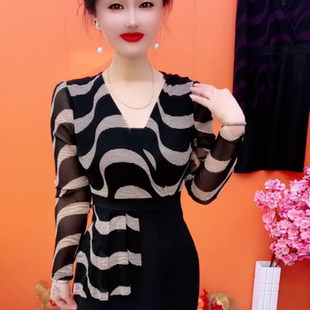拼接V领收腰遮肚中长裙2025春季新款百搭洋气连衣裙减龄中年女装
