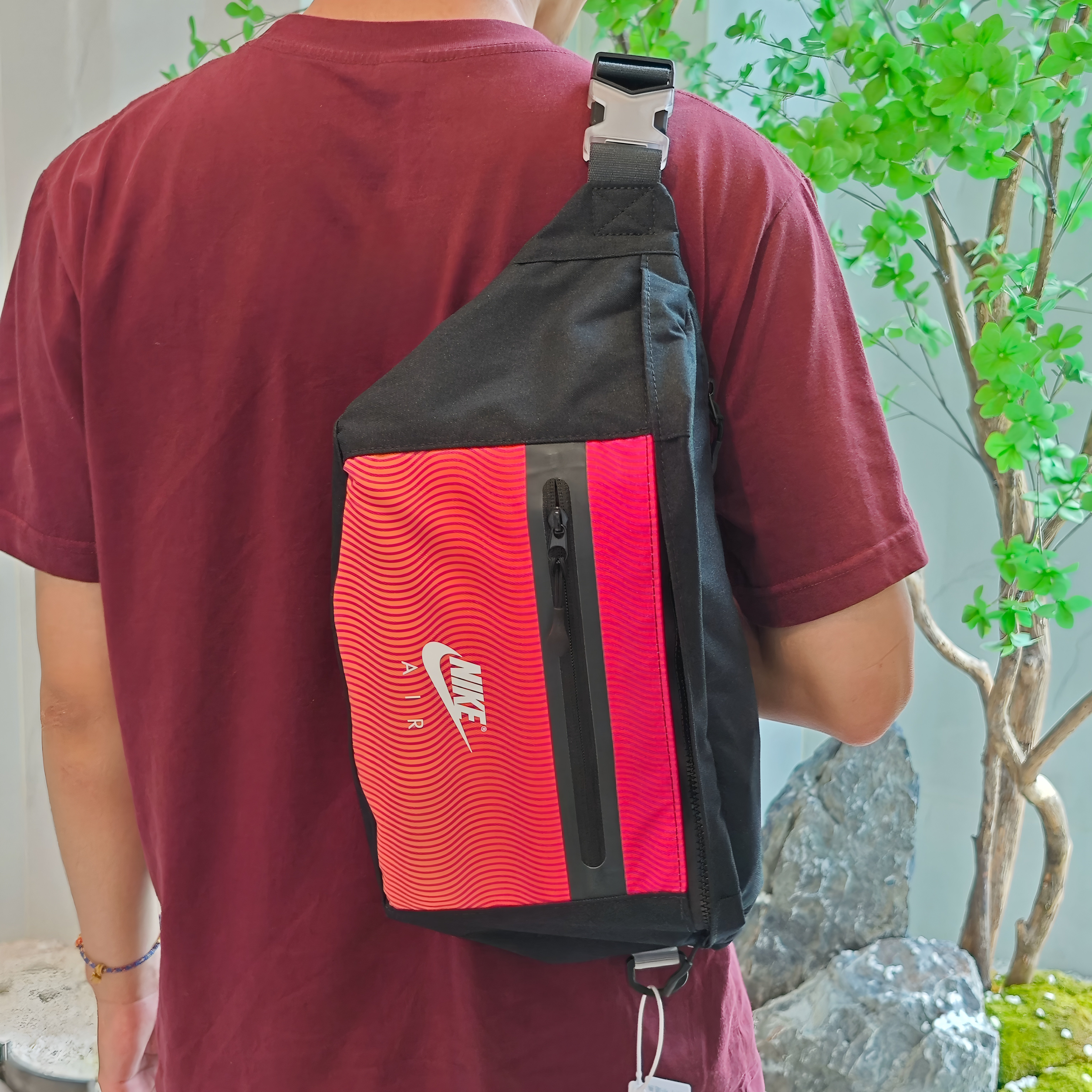 Nike/耐克男女新红色大容量斜挎包腰包运动旅行单肩包FV8133-010
