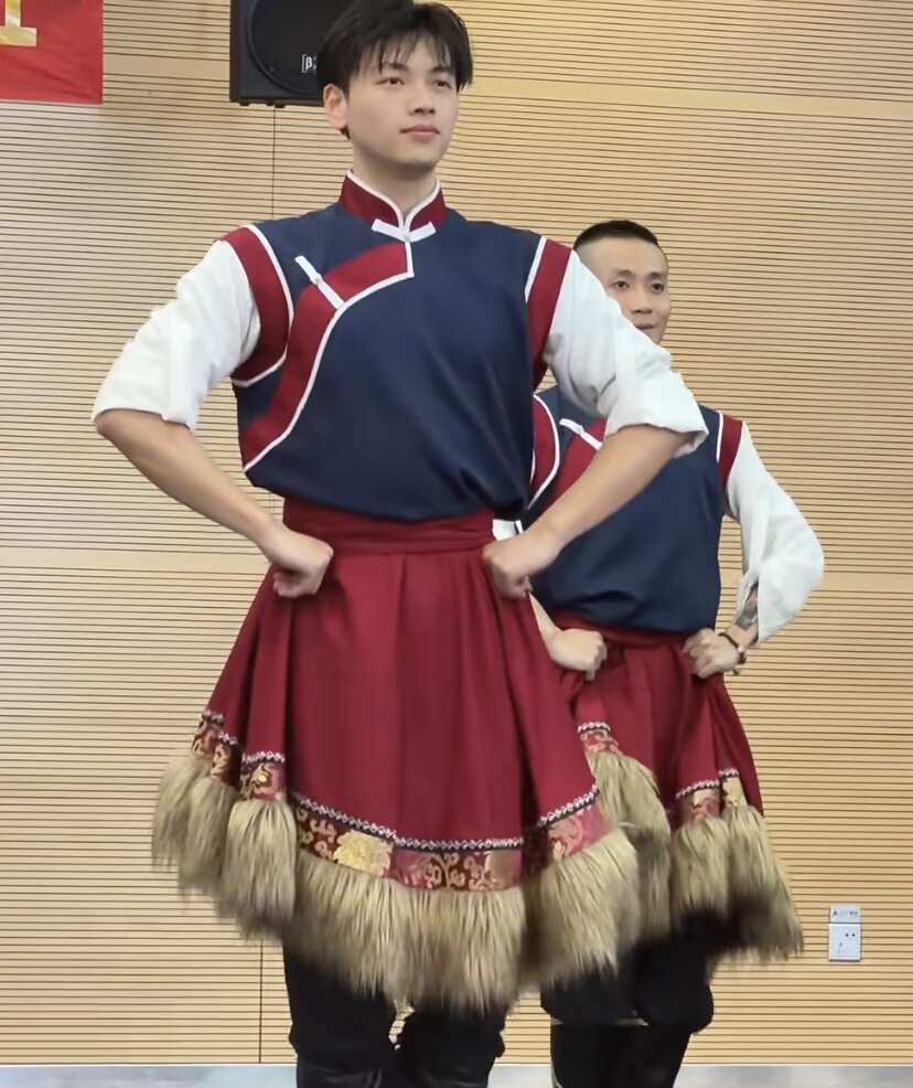 新款藏族舞蹈演出服成人男少数民族舞台艺考服装练功服套装表演服图片