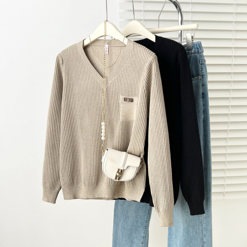 大码女内搭毛衣200斤胖MM秋冬季新款V领正肩字母标坑条针织衫上衣