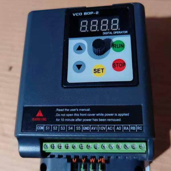 议价鑫盛达变频器,750W220V,型号:XSD350-适用