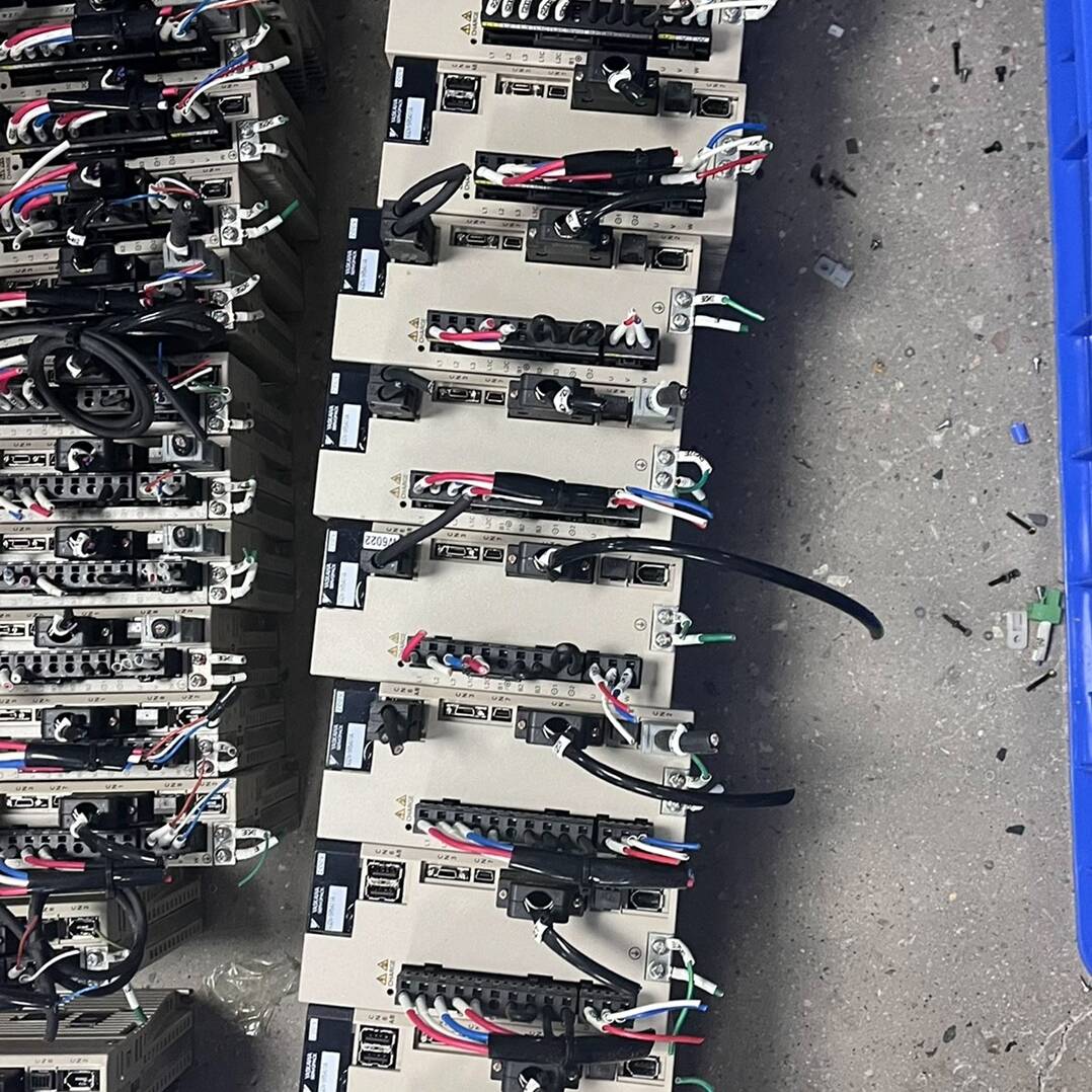 议价安川750w驱动SGDV-5R5A11A成色很好拆机适用