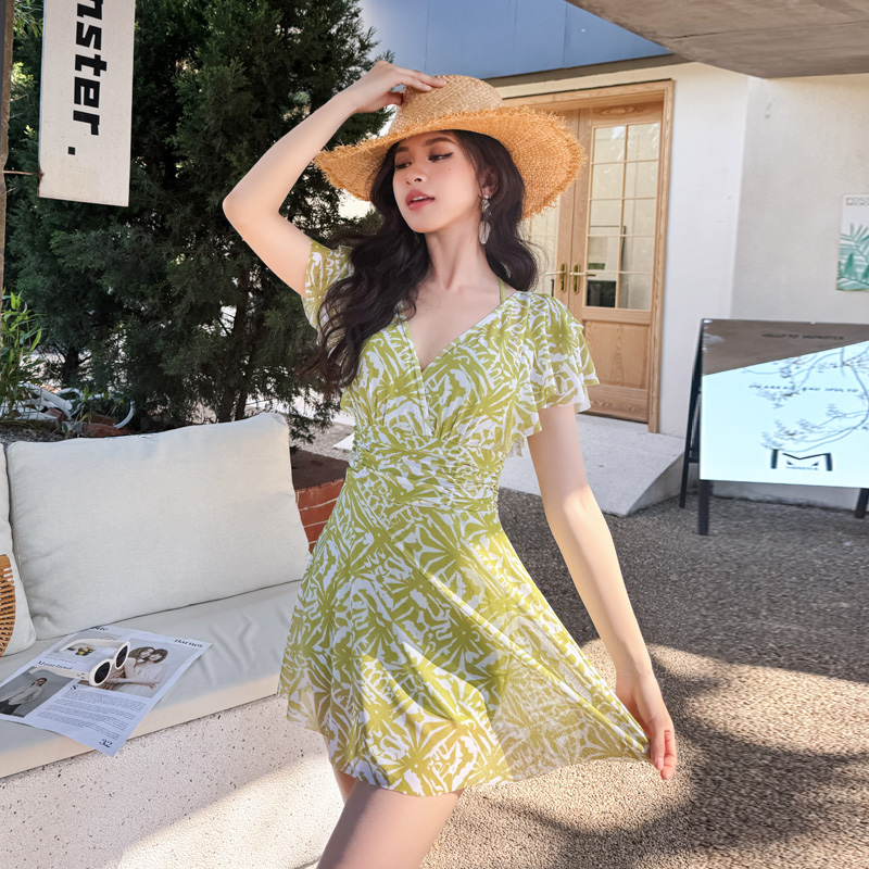 泳衣女2025新款连体保守遮肉显瘦大码遮肚平角高级感温泉女士泳装