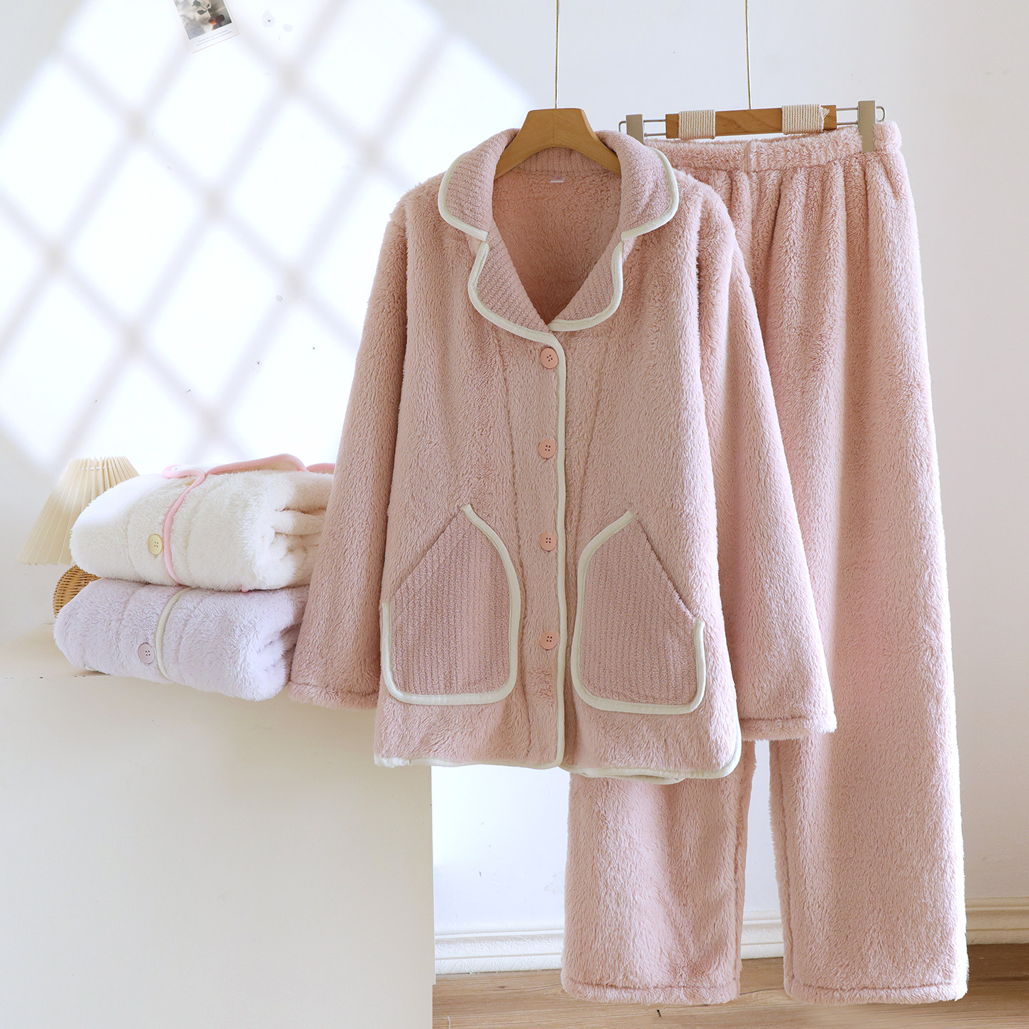 秋冬加厚珊瑚绒撞色翻领睡衣女