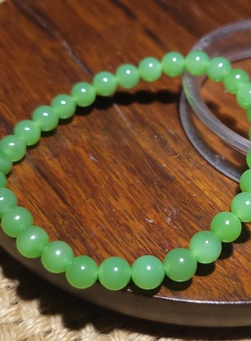 新疆的猫YQ121904 10.3克6mm油润细腻色调靓丽的苹果绿圆珠手链