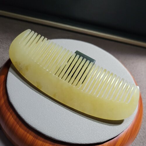 Z050704 新疆的猫33.6克，高油细润高亮色度金黄色糖玉梳子