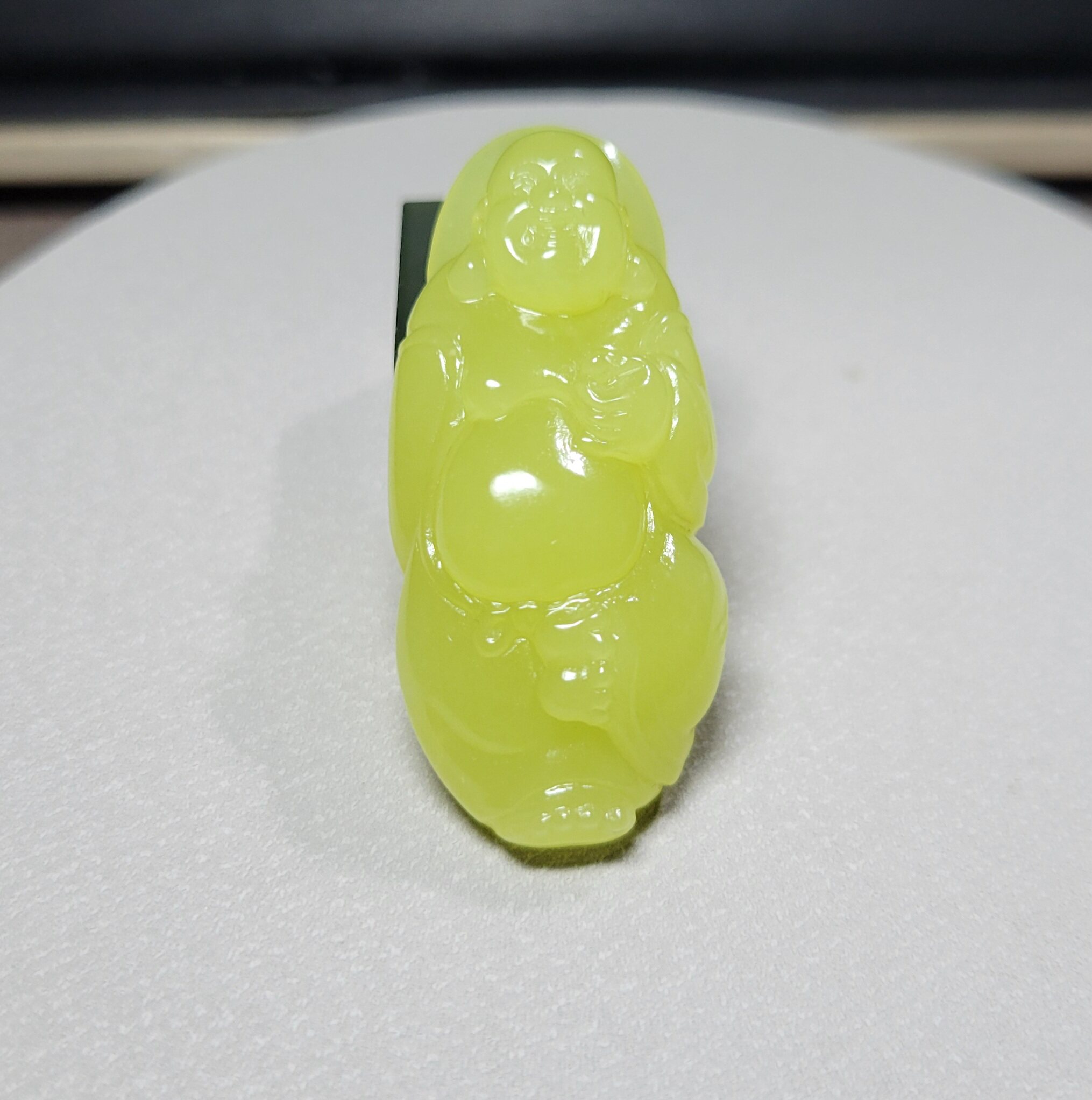 Z060403 17.5克，冒油特细色泽超靓美“黄凝脂”鸡油黄黄口玉站佛