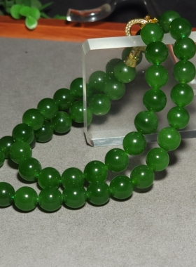 L031404新疆的猫78.4克直径10mm色调鲜亮俄料菠菜绿碧玉圆珠项链