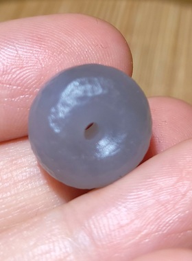 新疆的猫zg122409 5.0克，抛老光色调纯正的老坑烟青玉平安扣