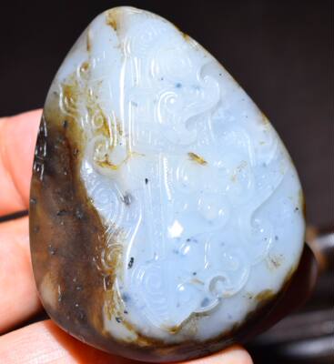 新疆的猫 84.3克，白度好的褐黑皮点墨籽料仿古挂件LLK27