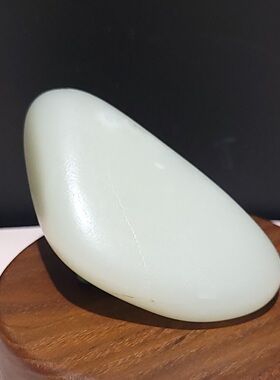 C020502新疆的猫101克顶熟顶细的一把抓好形黄白种玩籽和田玉