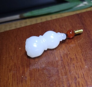 9.3克 凝脂状顶细极熟润三高羊脂白玉苏工莲蓬 猫Z111801 新疆