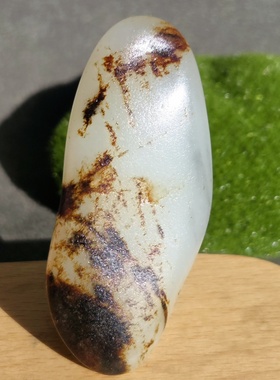 新疆的猫W121905 32.25克，顶老艳红皮三色白玉天然挂件玩籽