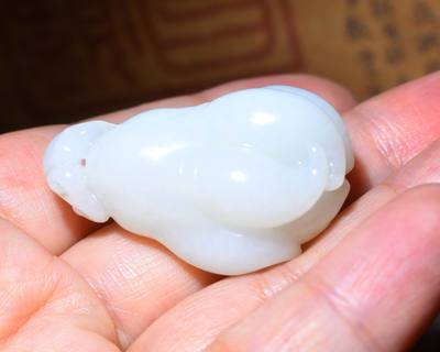 新疆的猫JJ121816  19.0克，浓糯温润和田俄料白玉“佛手”