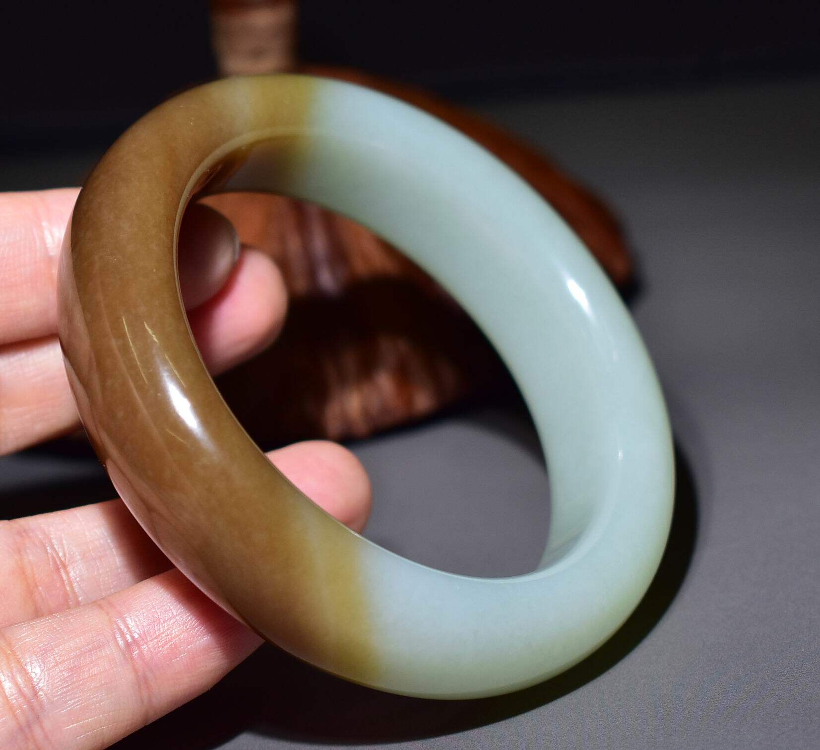 0克糖色鲜艳的且末糖高青白玉手镯tq127