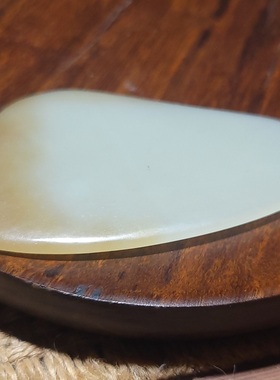 YQ122804  39克，润如油脂糖色聚集的且末糖白玉刮痧板，