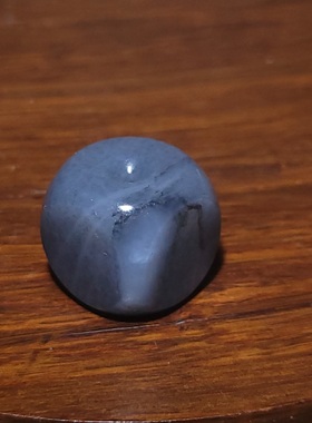 新疆的猫YQ110303 12.4克玉质油润脂粉感不错的青花籽料方扣